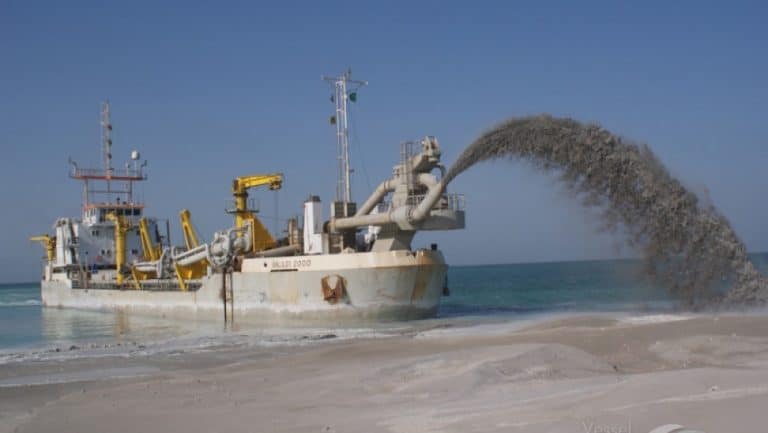 amika_vessel_finder_1.jpg