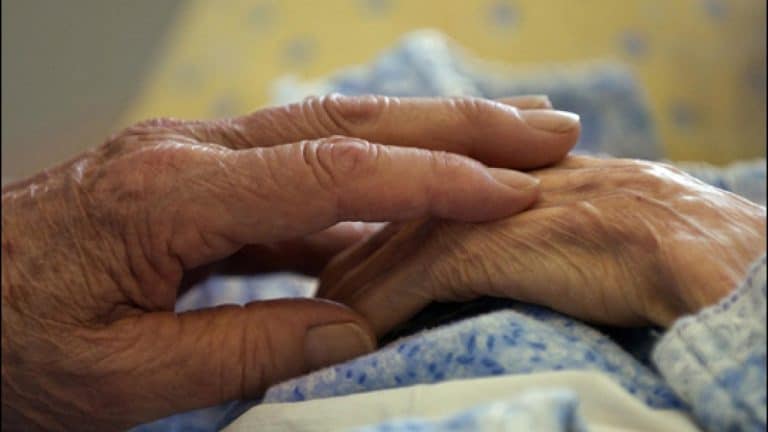 old-lady-alzheimer.jpg