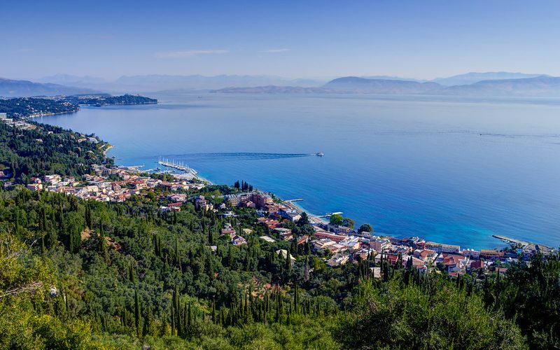 Οδήγηση στην Κέρκυρα: Ο Πλήρης Οδηγός για Εξερεύνηση με Αυτοκίνητο